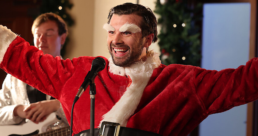 Holiday in the Vineyards: Cast, Plot of the Christmas Movie - Netflix Tudum Holiday in the Vineyards: Cast, Plot of the Christmas Movie - Netflix Tudum