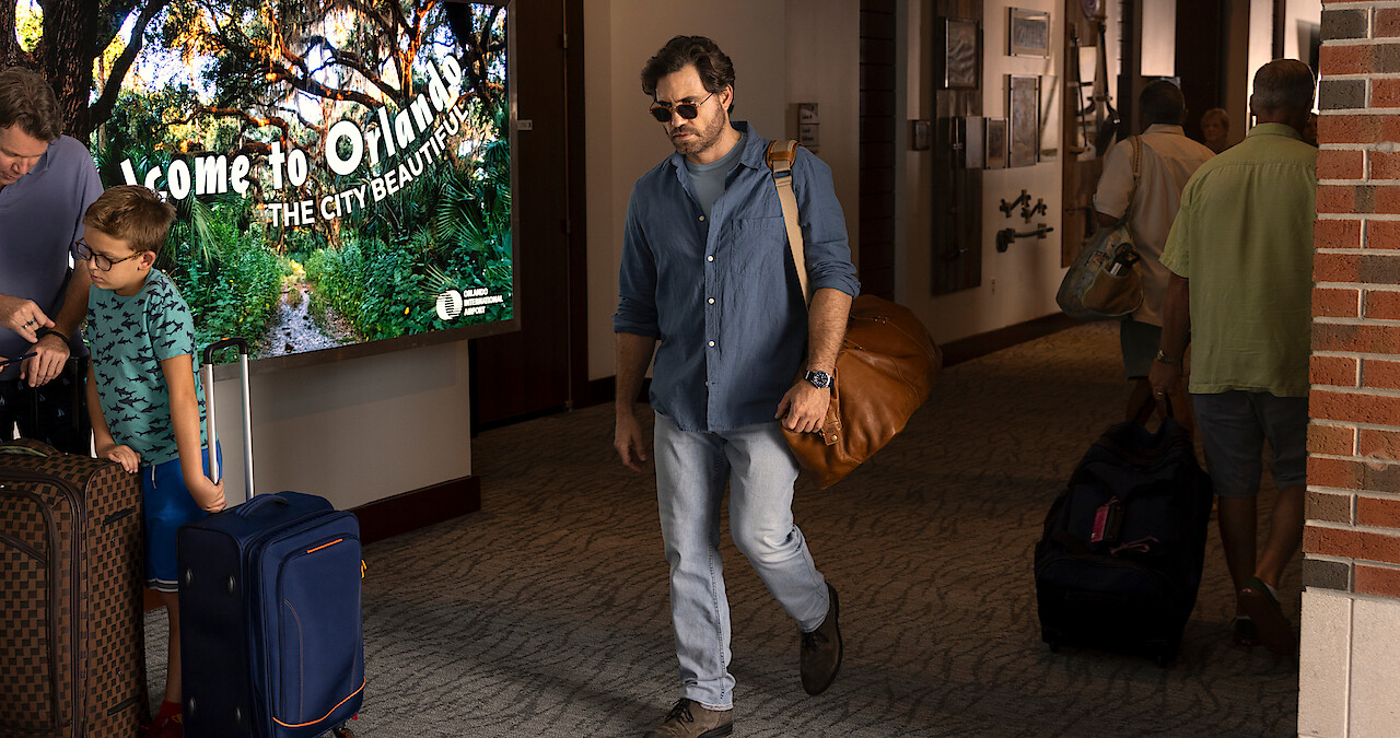  Edgar Ramirez as Mike Valentine in Florida Man.