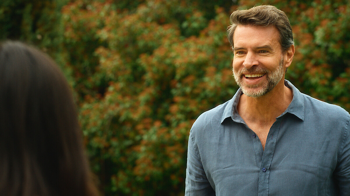 Scott Foley as Eric in 'La Dolce Villa'.