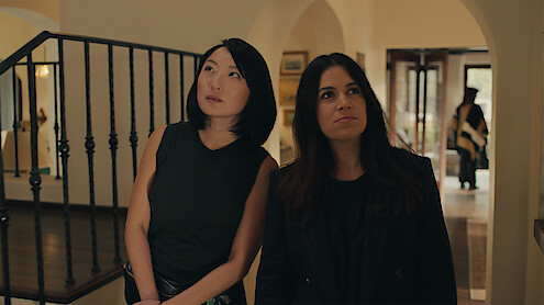 Poppy Liu as Sarah and Abbi Jacobson as Leslie in Season 1 of 'No Good Deed'