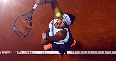 Naomi Osaka playing tennis.
