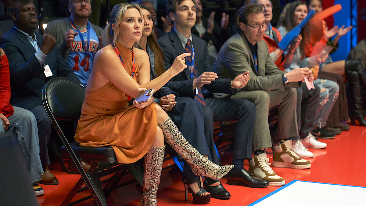 Kate Hudson as Isla Gordon, Brenda Song as Ali, Drew Tarver as Sandy Gordon, and Scott MacArthur as Ness Gordon in 'Running Point'.