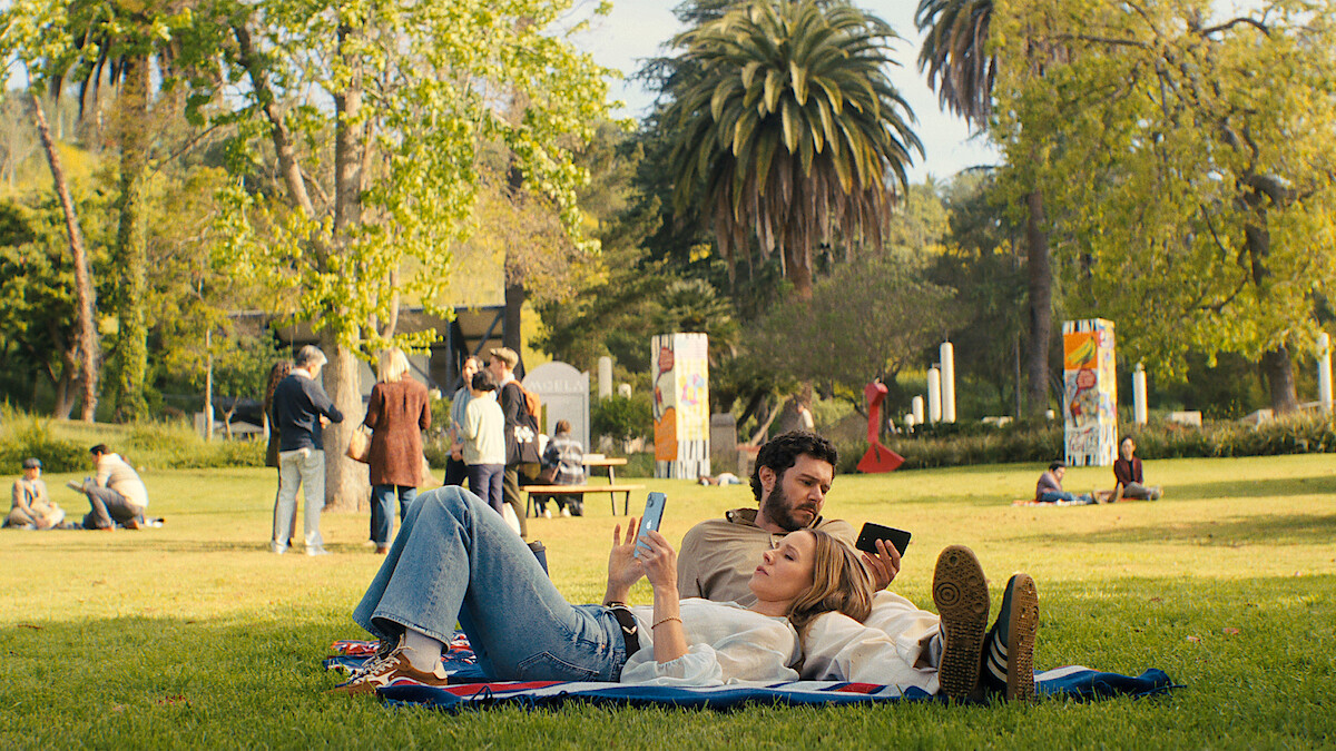 Nobody Wants This. (L to R) Kristen Bell as Joanne, Adam Brody as Noah in episode 208 of Nobody Wants This. Cr. Courtesy of Netflix © 2025