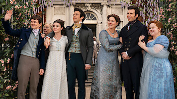 The cast of Season 3 of 'Bridgerton' stands in front of Mayfair House. 