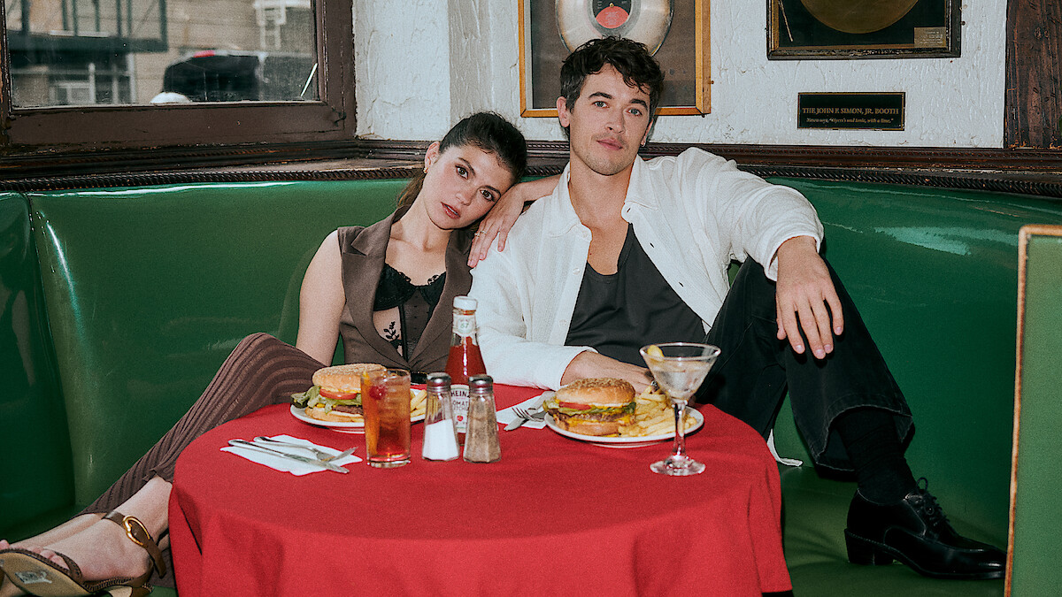  Emily Bader and Tom Blyth