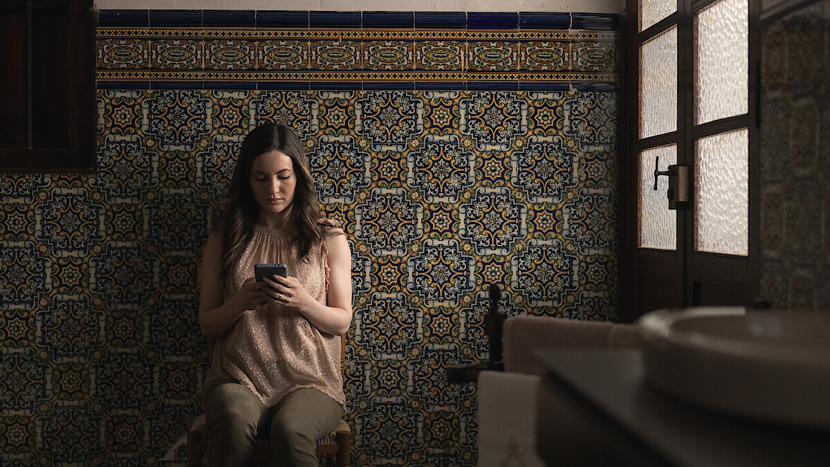  LA VIUDA NEGRA. Ivana Baquero as Maje in LA VIUDA NEGRA. Cr. Manuel Fernández Valdes/Netflix © 2024