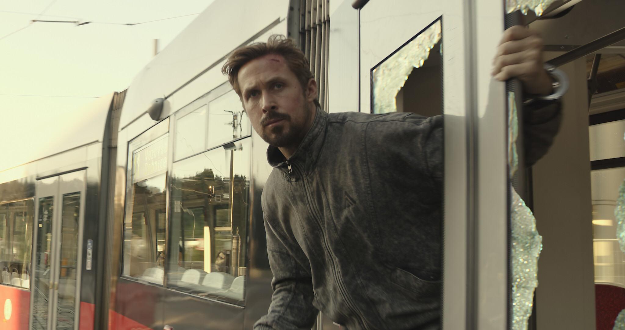 THE GRAY MAN, Gosling vs. Evans EXCLUSIVE CLIP