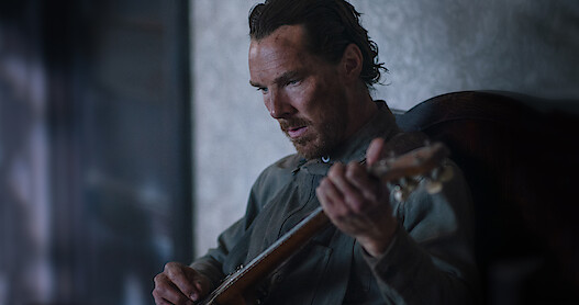 That ‘Power of the Dog’ Banjo Scene Was a Very High-Stakes Game of ‘Guitar Hero’