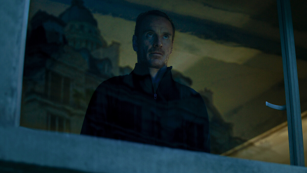 The Killer. Michael Fassbender as an assassin in The Killer. Cr. Netflix ©2023.