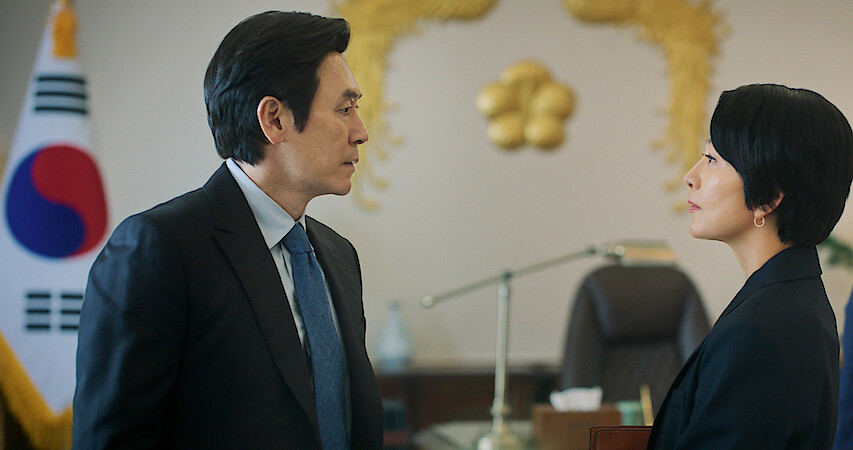 Sul Kyung-gu as Park Dong-ho and Kim Hee-ae as Jeong Su-jin in 'The Whirlwind'