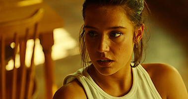 Close up of Adèle Exarchopoulos in Voleuses