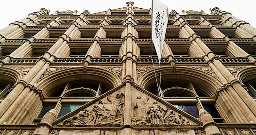 Re-creating 281 Park Avenue Required the ‘Inventing Anna’ Team to ‘Cheat’