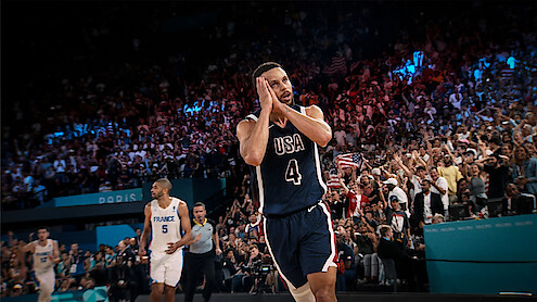 Steph Curry playing for Team USA