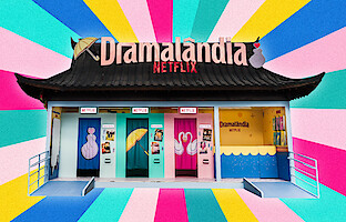Montagem mostrando um stand da campanha Dramalândia, da Netflix