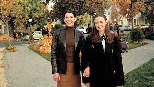 Lauren Graham as Lorelai and Alexis Bledel as Rory in 'Gilmore Girls'.