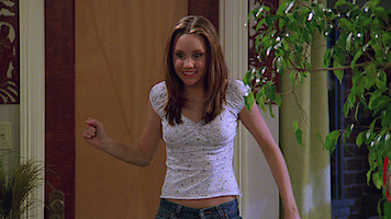 Amanda Bynes as Holly Tyler chills in her sister's NYC apartment in 'What I Like About You.'