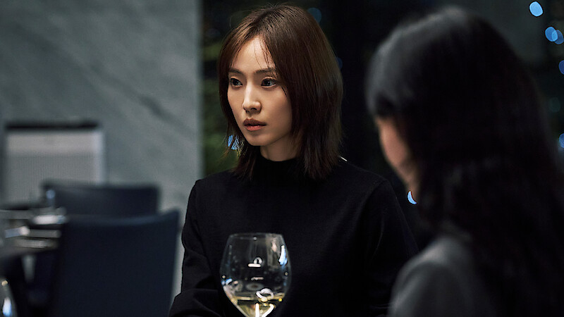 Jeon So-nee as Jo Eun-su eats dinner in 'As You Stood By.'