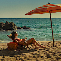 Emily Bader as Poppy in 'People We Meet on Vacation'