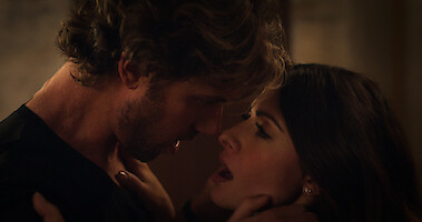 Mushukcha it uslubidagi porno korsatilmoqda