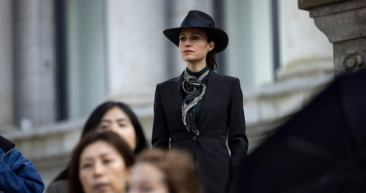 Who Is Verna Fall Of The House Of Usher Star Carla Gugino On Her Who Is Verna Fall Of The House Of Usher Star Carla Gugino On Her