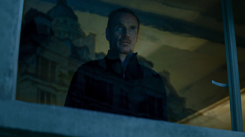The Killer. Michael Fassbender as an assassin in The Killer. Cr. Netflix ©2023.