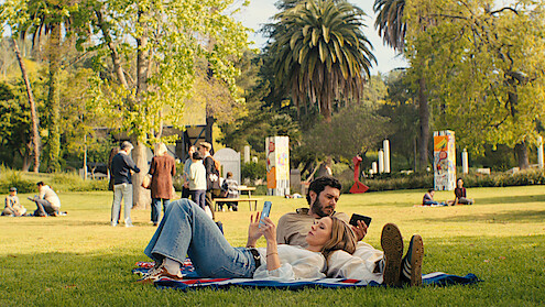 Nobody Wants This. (L to R) Kristen Bell as Joanne, Adam Brody as Noah in episode 208 of Nobody Wants This. Cr. Courtesy of Netflix © 2025