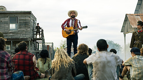 Bad Thoughts. Tom Segura in season 1 of Bad Thoughts. Cr. Shaun Nix/Netflix © 2025