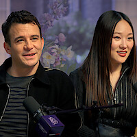 Yerin Ha e Luke Thompson - Trecho do podcast de Bridgerton