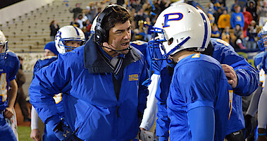 Coach Taylor motivating one of his players in Friday Night Lights