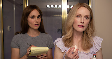 (L to R) Natalie Portman as Elizabeth Berry and Julianne Moore as Gracie Atherton-Yoo in May December