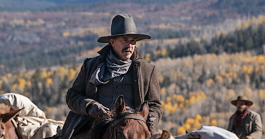  Kevin Costner on horseback in a scene from Horizon: An American Saga - Chapter 1