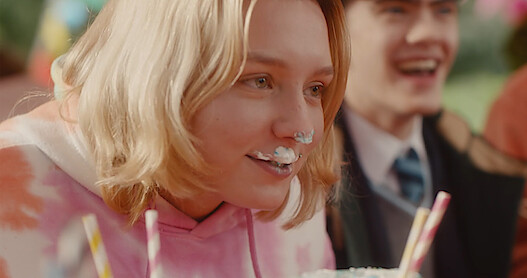 Wipe Your Tears & Giggle With the 'Heartstopper' Cast Over These Bloopers