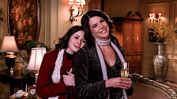 Rory and Lorelai Gilmore embrace on 'Gilmore Girls.' 