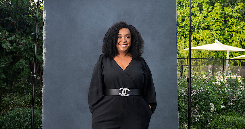 With ‘Inventing Anna,’ Shonda Rhimes Embraces the Mystery of Anna Delvey