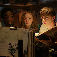 Finn Wolfhard como Mike, Caleb McLaughlin como Lucas, Sadie Sink como Max, Noah Schnapp como Will e Gaten Matarazzo como Dustin em ‘Stranger Things 5’