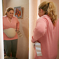 Amy Schumer as Lainy in 'Kinda Pregnant'.
