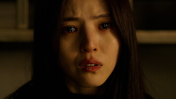 Han So-hee as Yoon Chae-ok shows a distressed expression in Season 2 of 'Gyeongseong Creature'