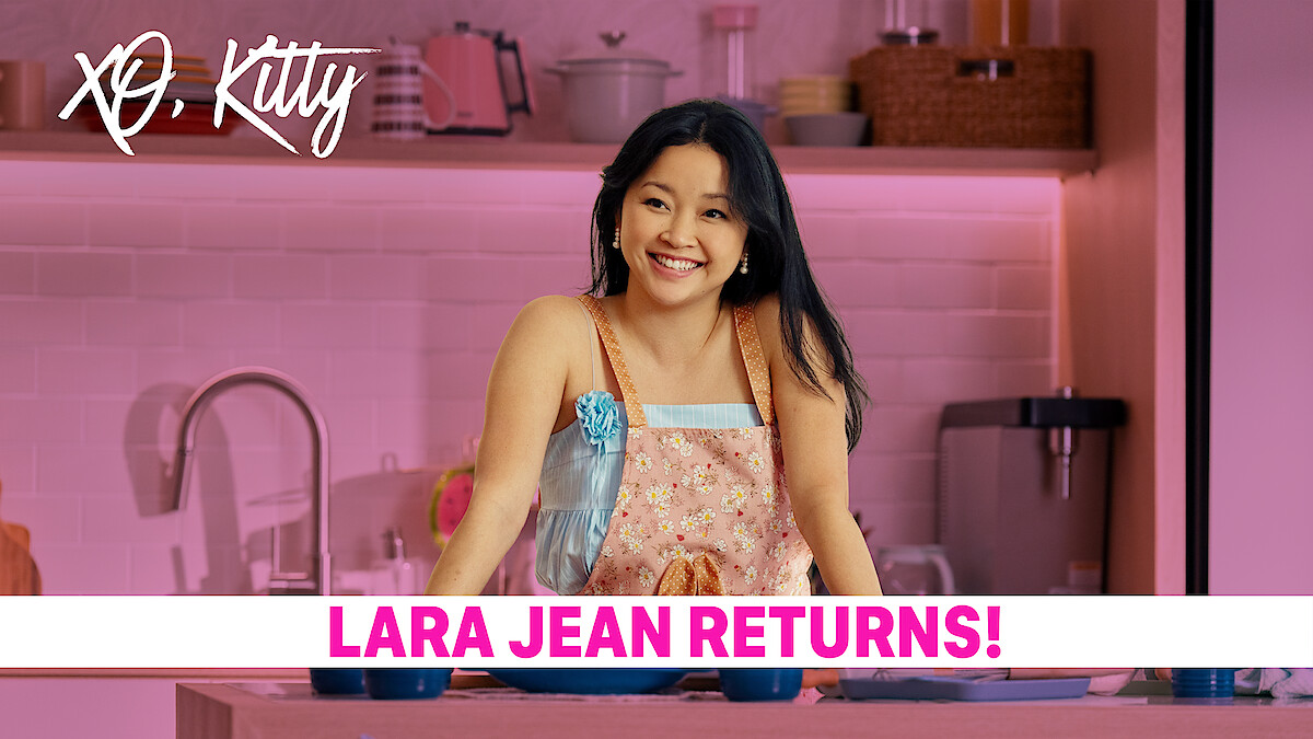 Lara Jean, played by Lana Condor, smiles in a pastel pink kitchen, wearing a floral apron and surrounded by cozy decor. “LARA JEAN RETURNS!” stands out, while “XO, Kitty” in the corner adds a bright, cheerful touch.