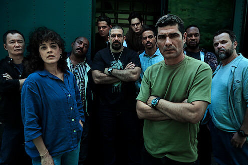 Atores da série 'DNA do Crime' posam lado a lado
