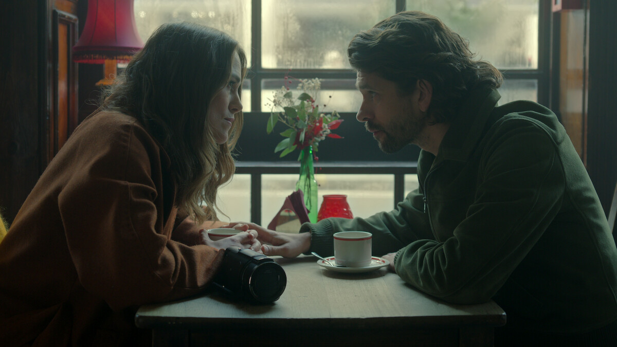 Keira Knightley and Ben Whishaw sit across from each other at a restaurant in Season 1 of 'Black Doves'