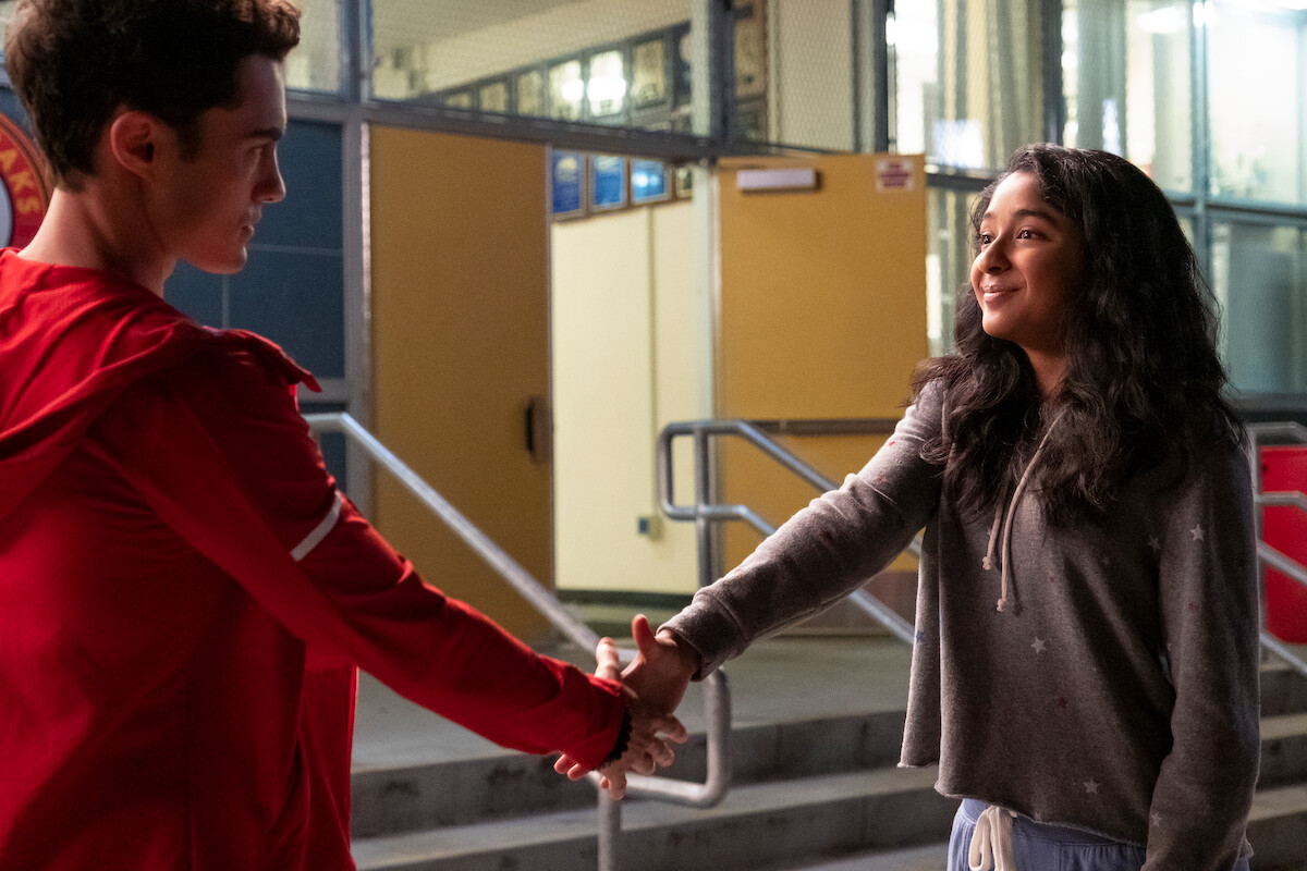 Darren Barnet as Paxton Hall-Yoshida and Maitreyi Ramakrishnan as Devi in Never Have I Ever Season 1 shaking hands. 