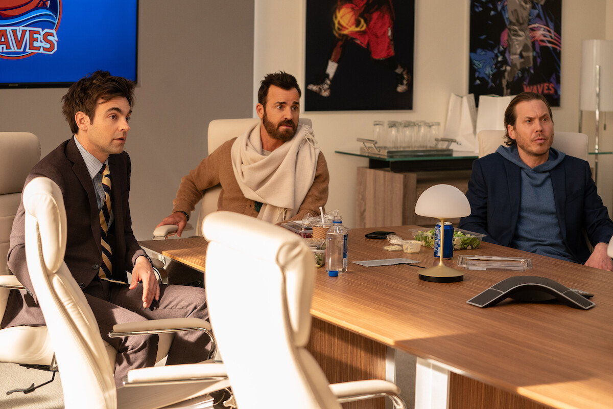 Drew Tarver as Sandy Gordon (left), Justin Theroux as Cam Gordon (center), and Scott MacArthur as Ness Gordon (right) in ‘Running Point’ Season 1.