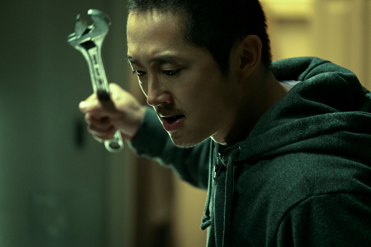 Steven Yeun como Danny na temporada 1 de ‘Treta’.