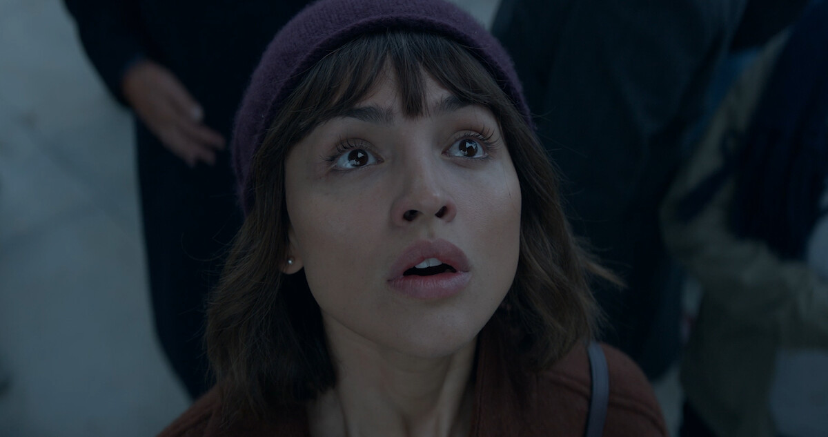 Still of actress Eiza González, from episode 5 of '3 Body Problem'
