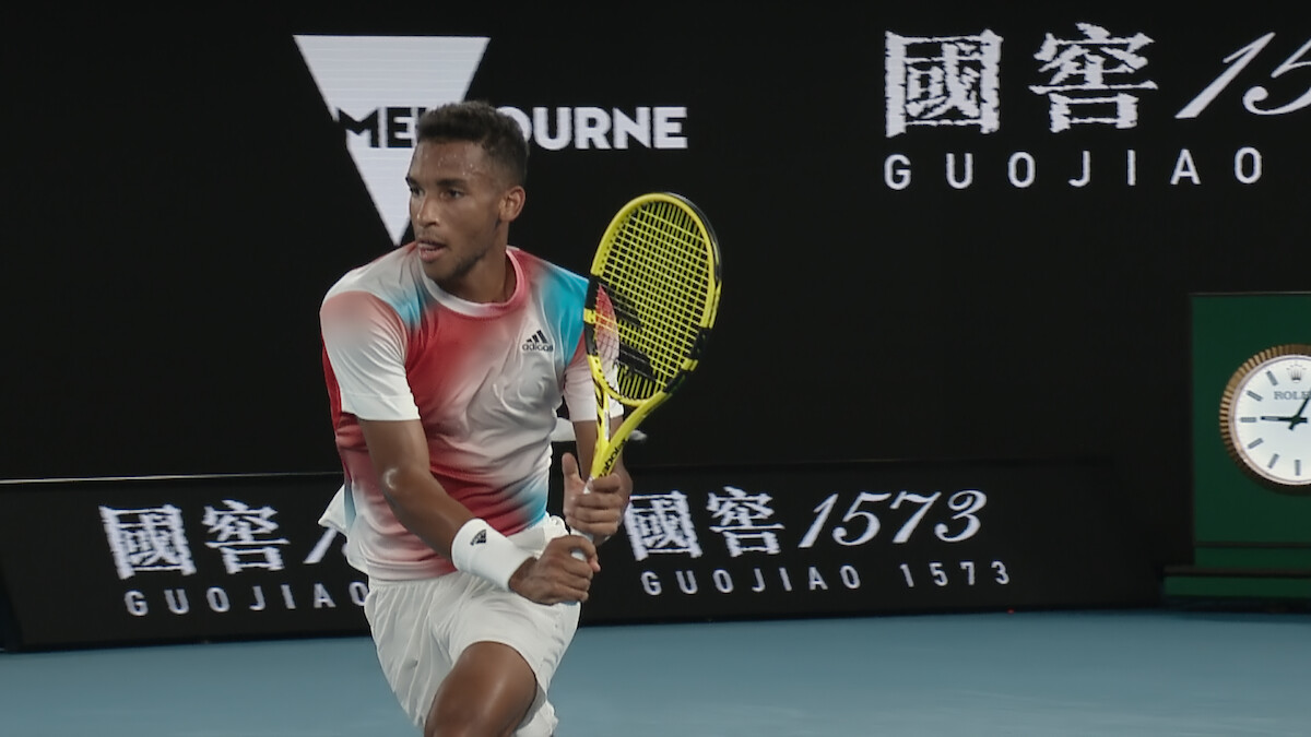 Félix Auger-Aliassime with a forehand.