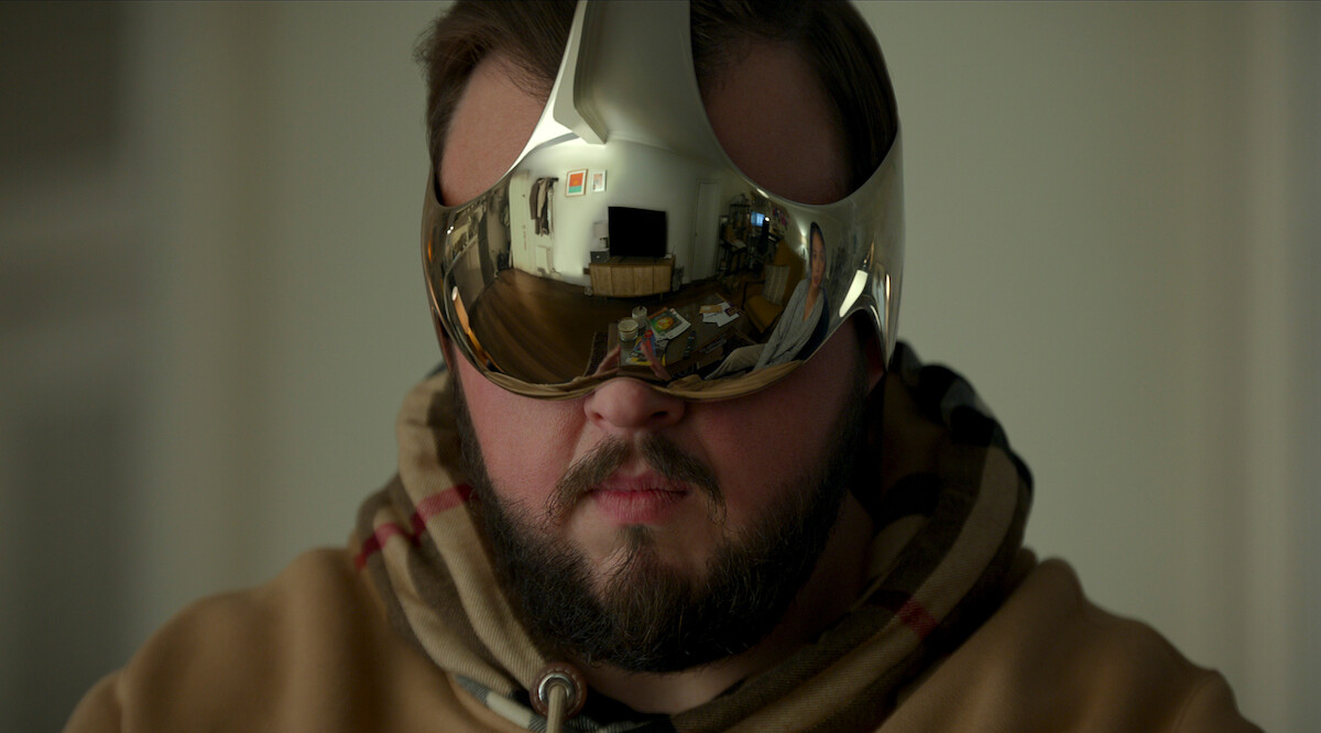 John Bradley as Jack Rooney with a silver headset on his face in ‘3 Body Problem.’