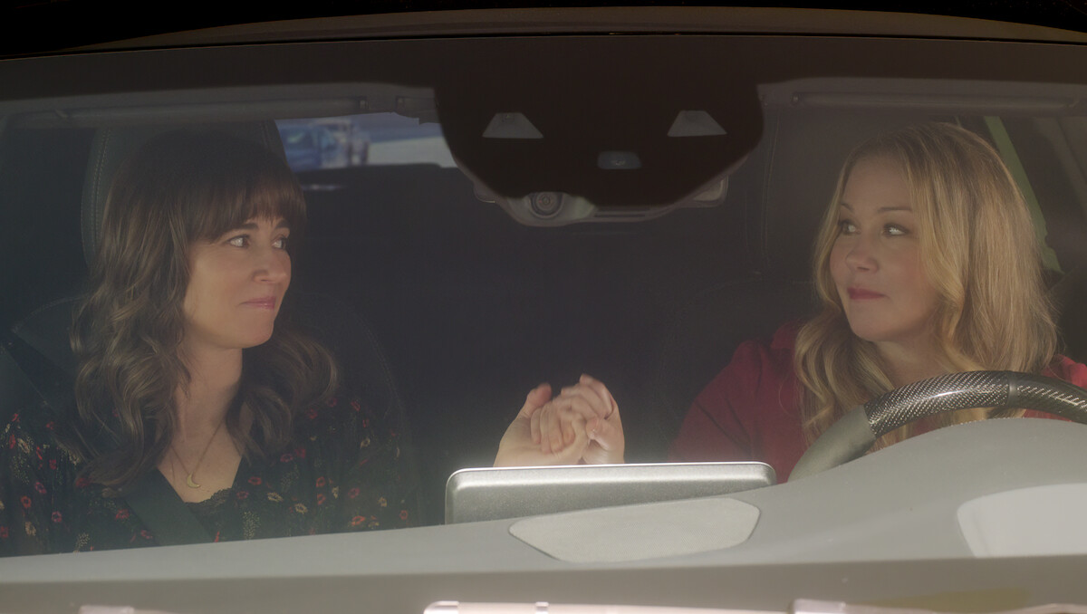 en Harding (Christina Applegate) and Judy Hale (Linda Cardellini) in a car holding hands.