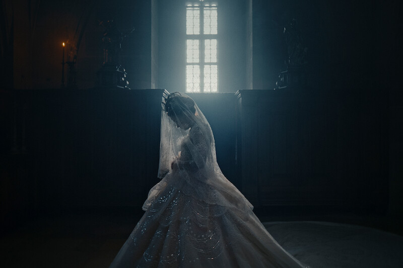 This profile view shows the true volume of Sisi’s wedding gown.