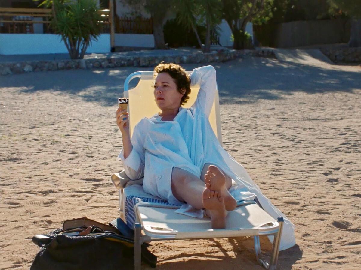 A Guide to Every Caftan, Short-Short and Super-Strappy Bikini in ‘The Lost Daughter’