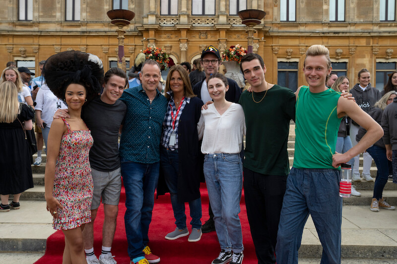 Queen charlotte cast and crew